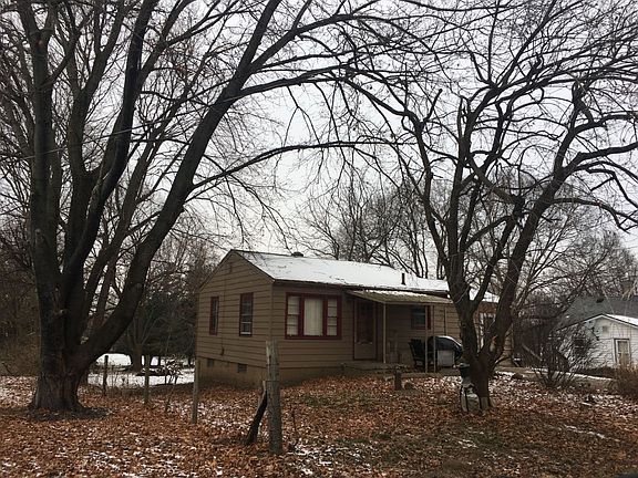 2nd image of 2613 Wehr Rd