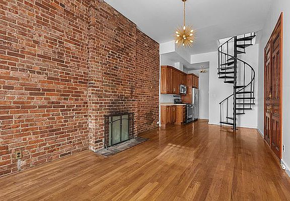 3rd image of 214 W 71st St