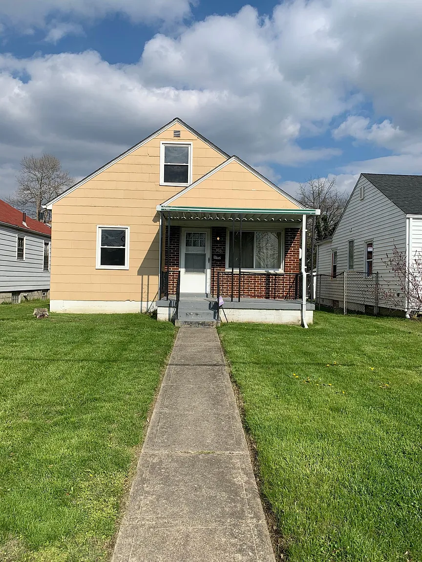 990 Fairwood Ave photo 1
