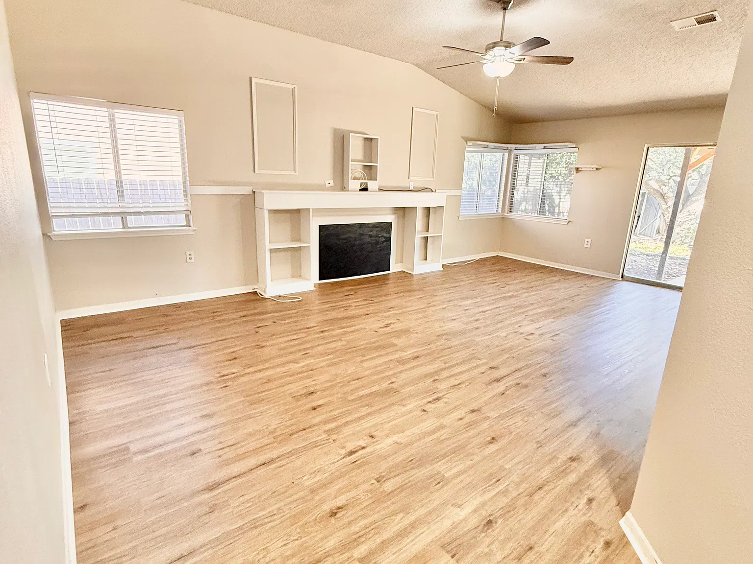 3 bed, 1406 sqft, $1,700 — Photo 4