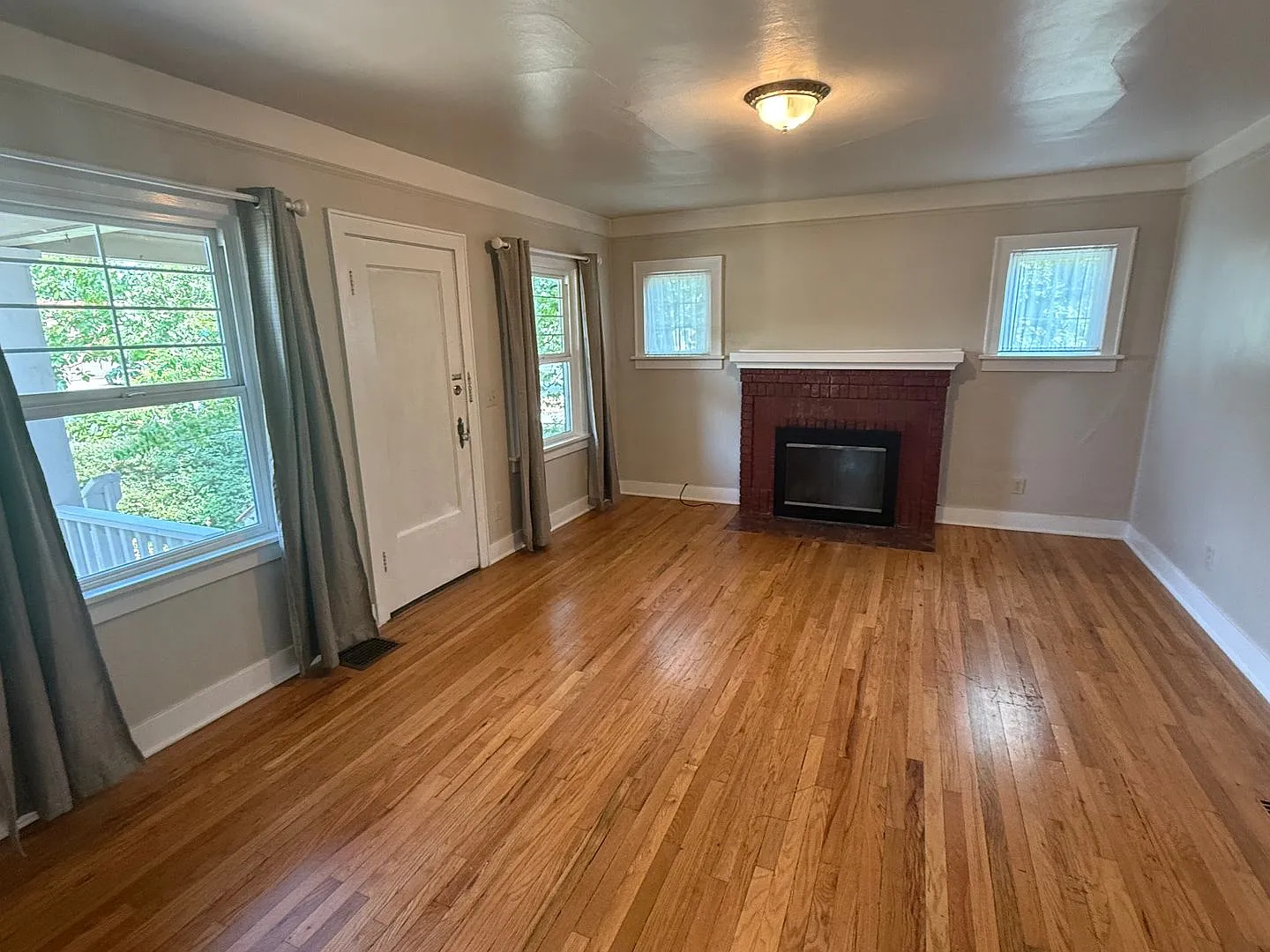 Charming 2BR/1BA Campus House — Photo 3