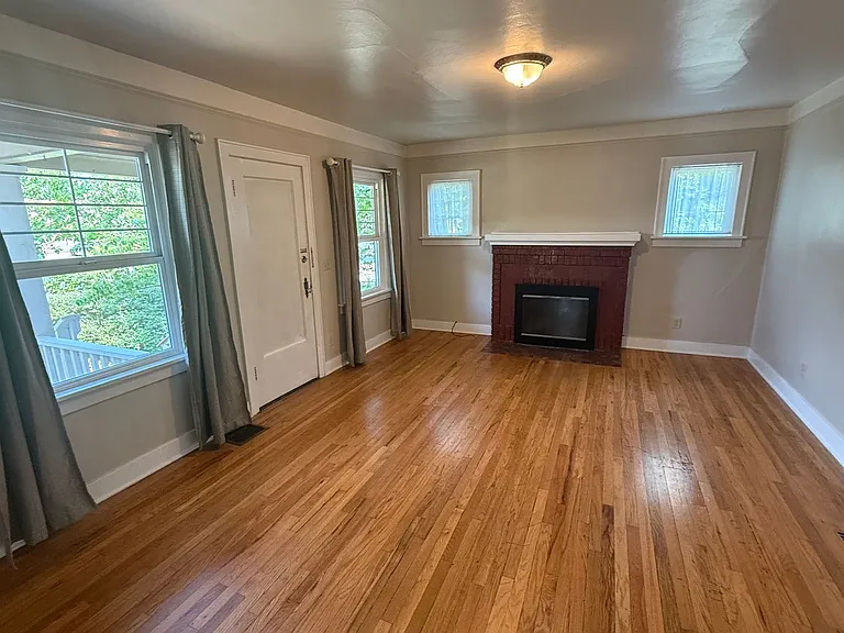 662 E 19th Ave — Photo 3