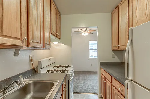 Lincoln Apartments Photo 1