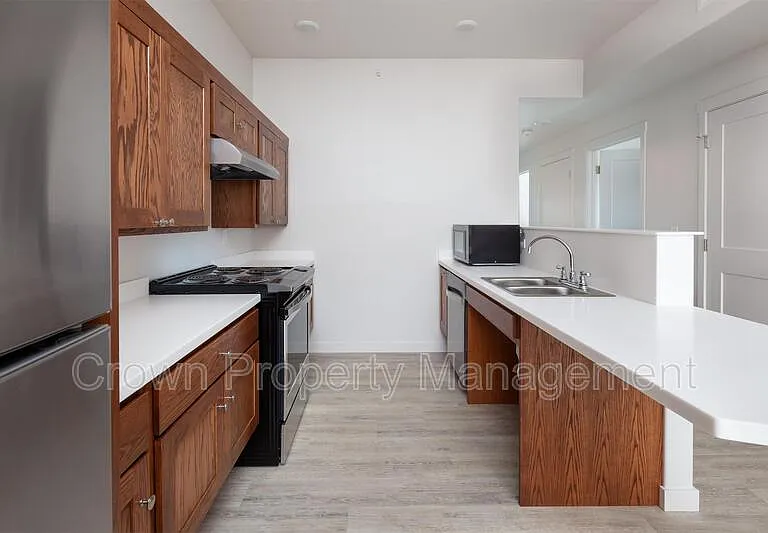 207 Sawyer Ln #D — Photo 2