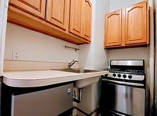 300 E 70th St APT 3, New York, NY 10021