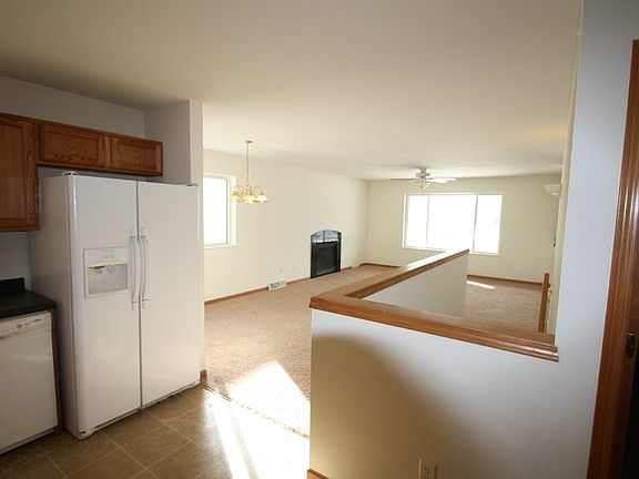 4th image of 225 S Goldenrod Dr