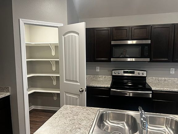 4th image of 48334 Fox Hollow Blvd