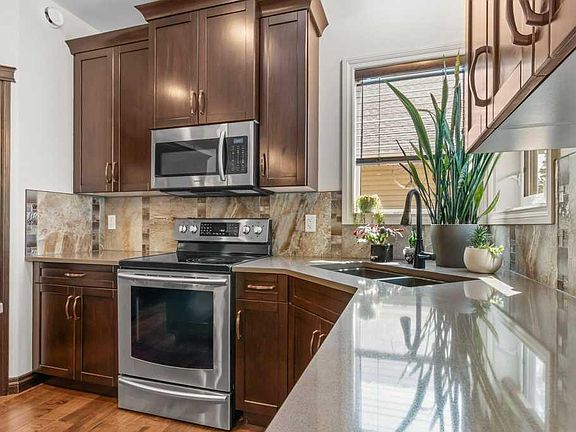 4th image of 7 N Rosewood Rise