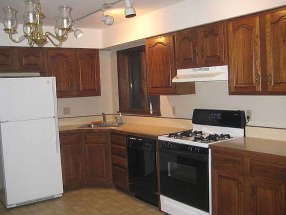 5th image of 15 Marian Ct