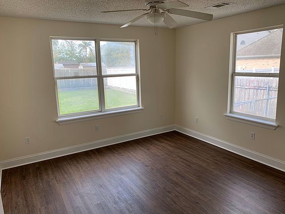 4th image of 608 N Turnbull Dr