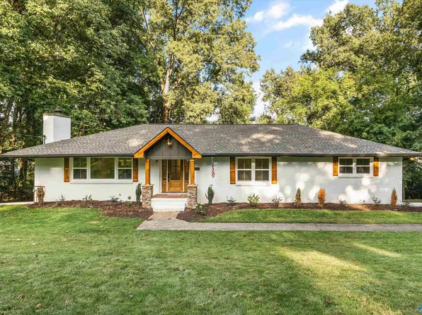 8009 Valley View Dr SE, Huntsville, AL 35802