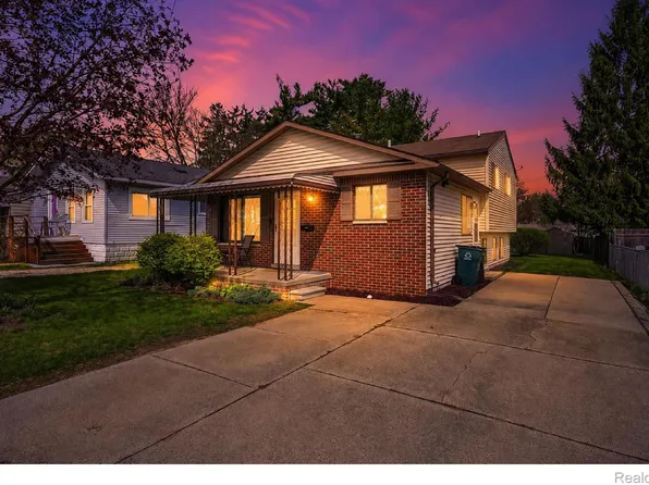 315 Pare St, Clawson, MI 48017