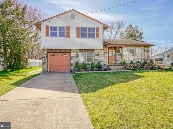 4 Great Oak Rd, Voorhees, NJ 08043