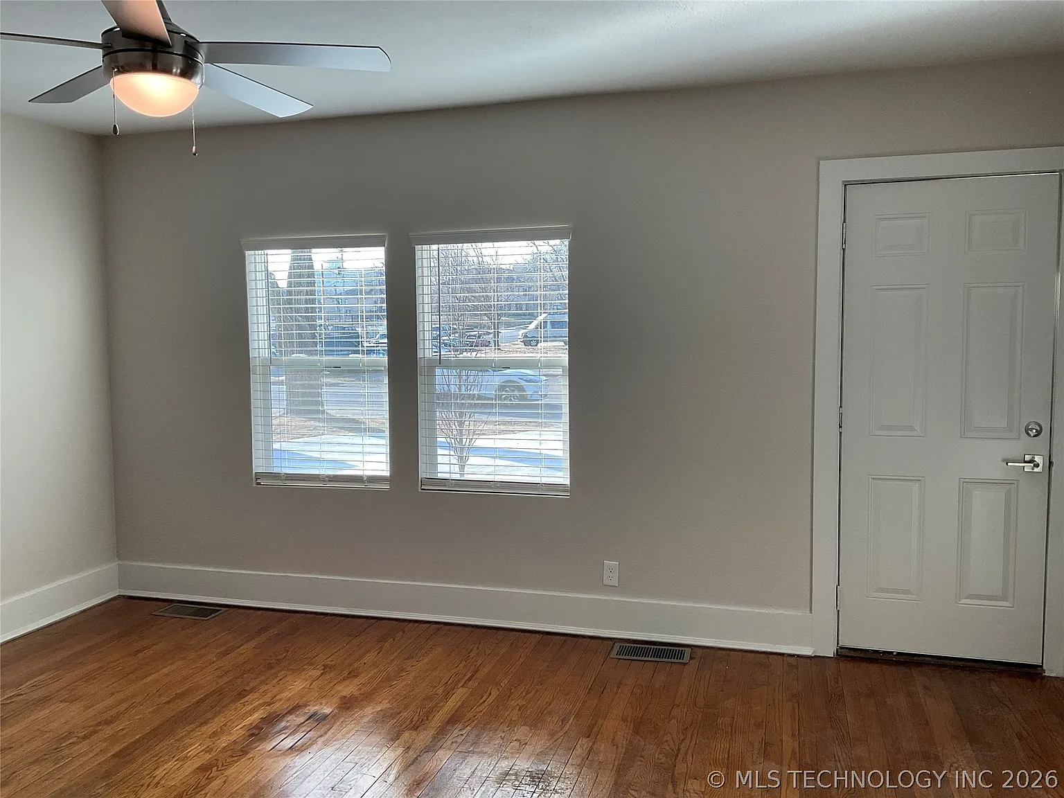 2 bed, 1.0 bath, 722 sqft, $1,000 — Photo 4