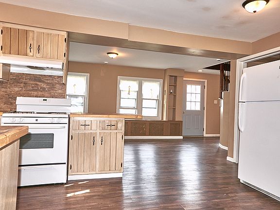 4th image of 10411 Diversey Ave #2