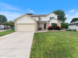 35707 Burton Ct, New Baltimore, MI 48047