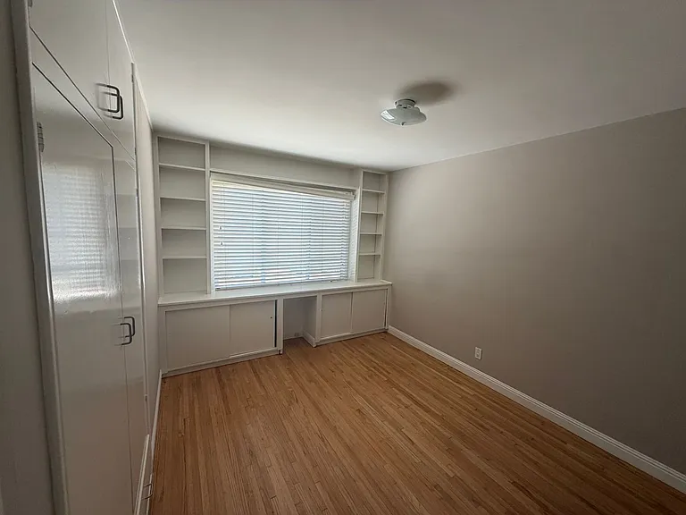 235-237 Lynn Dr — Photo 6