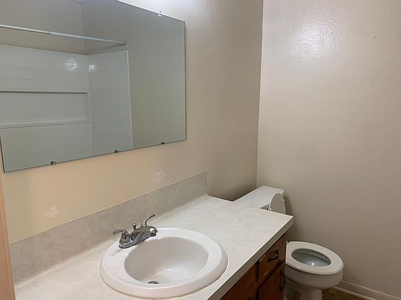 4th image of 101 Willenberg St #9