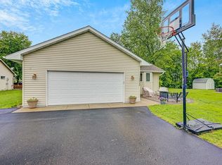 10428 N Martha Lake Dr, Chisago City, MN 55013