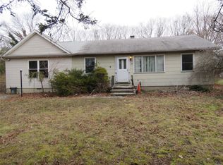 17 Madeline Rd, Ridge, NY 11961