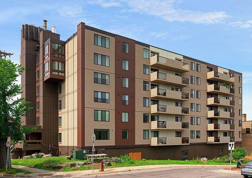 1st image of 2800 W 44th St Unit 210