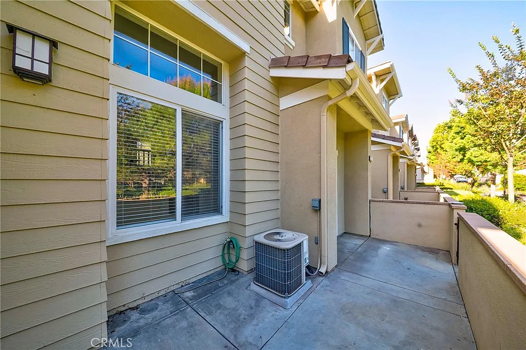 3 bed, 2.5 bath, 1502 sqft, $4,000 — Photo 4