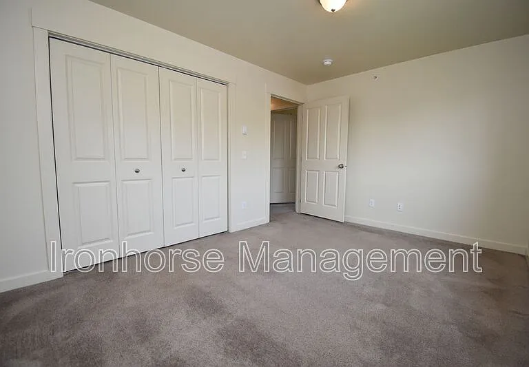 807 W Villard St #19 — Photo 12
