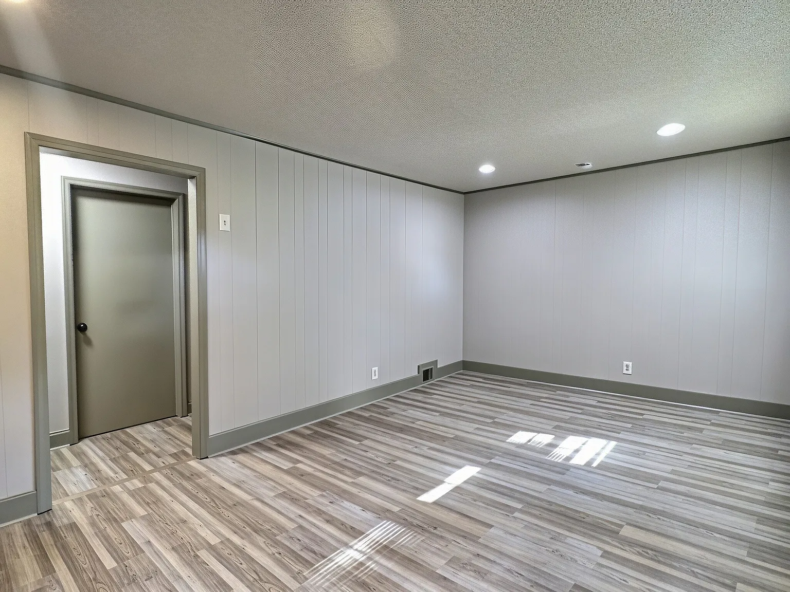 3 bed, 896 sqft, $1,435 — Photo 3