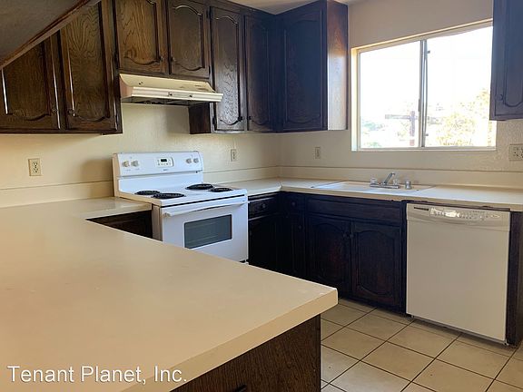 4th image of 2040-2042 Noble St #2040