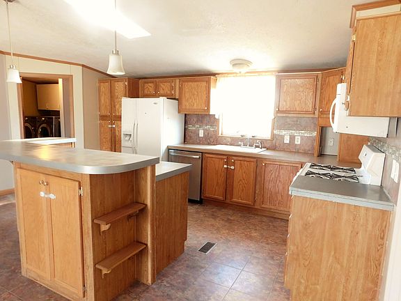 5th image of 875 Campbell Ave