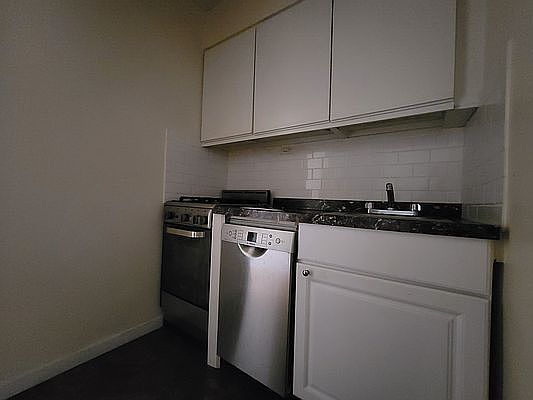5th image of 128 E 91st St APT 3F