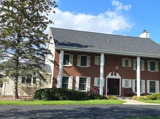1900 Hickory Knoll Dr, Deerfield, IL 60015