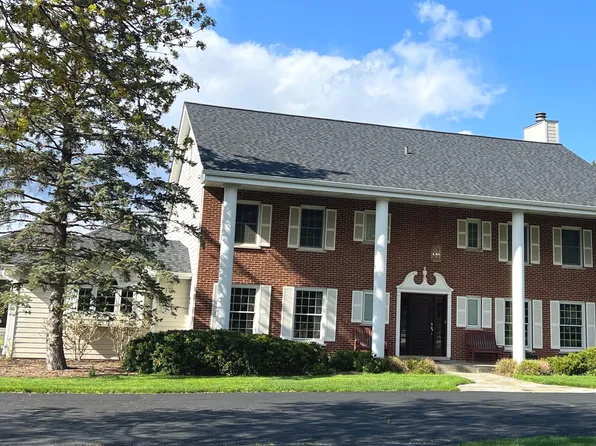 1900 Hickory Knoll Dr, Deerfield, IL 60015