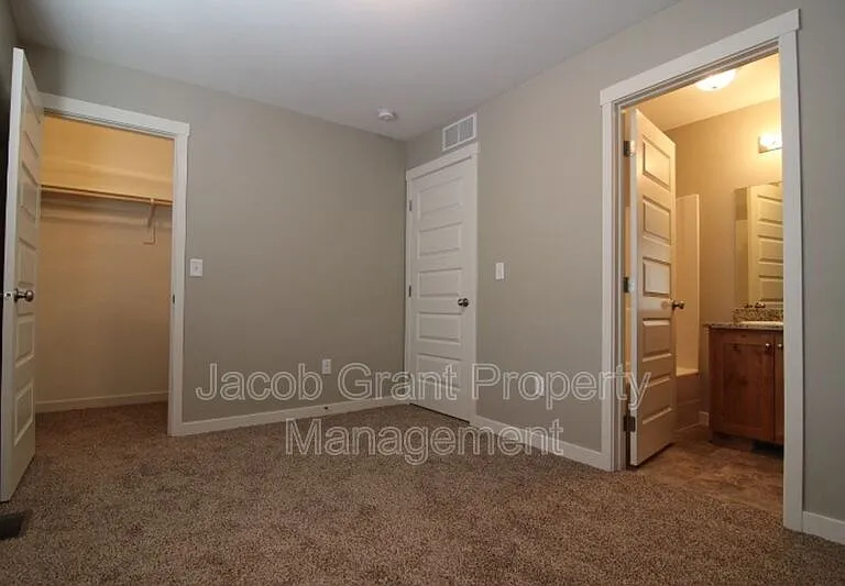 101 Lincoln Dr — Photo 10