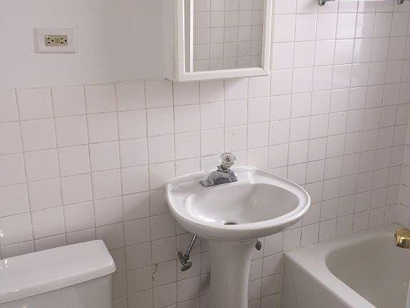 4th image of 1370 W 79th St #1376312