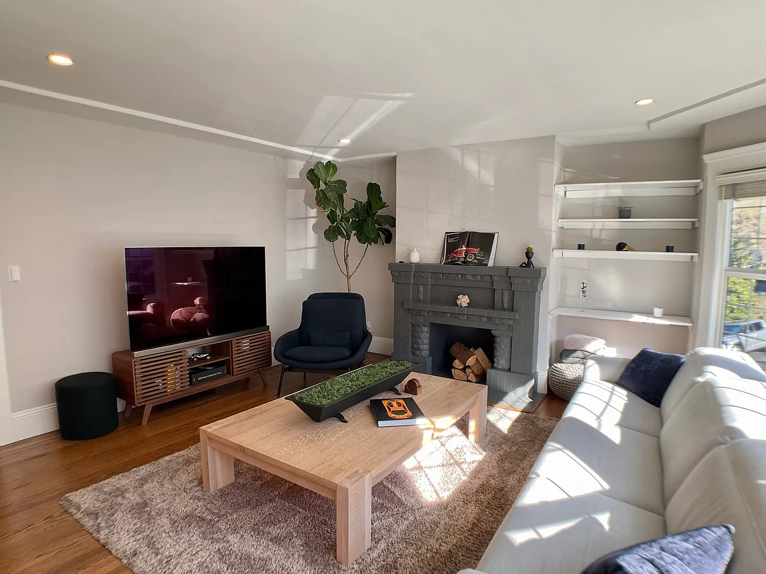 808 Templeton Ave — Photo 3
