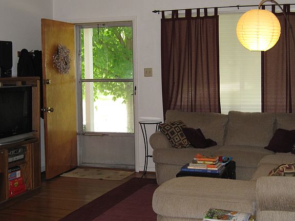5th image of 2011 Hazelwood Dr