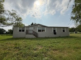 100 Lazy Meadow Ct, Springtown, TX 76082