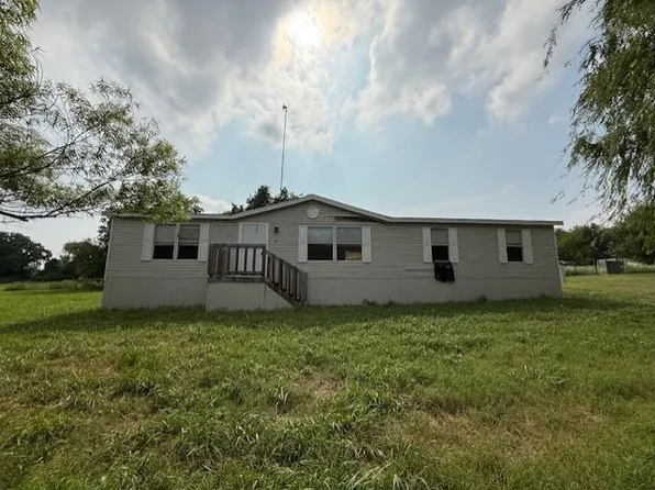 100 Lazy Meadow Ct, Springtown, TX 76082