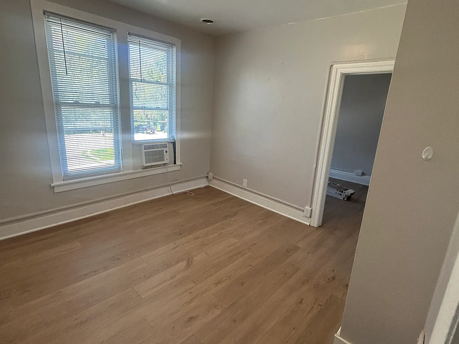 1 bed, 500 sqft, $930 — Photo 3