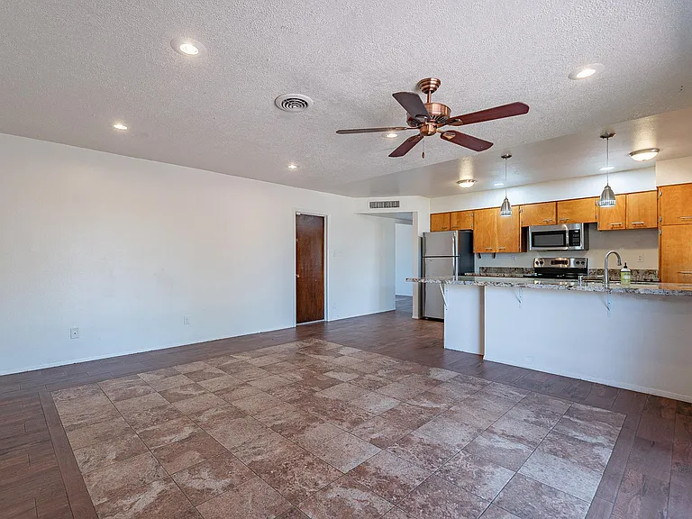 239 E Erie Dr — Photo 16