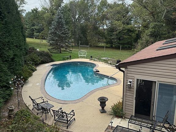 4th image of 106 Saddle Dr