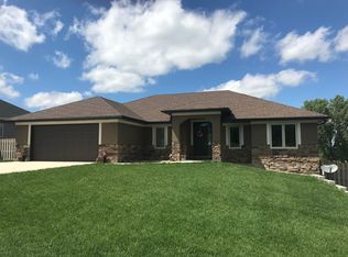 305 Falcon Dr, Adams, NE 68301