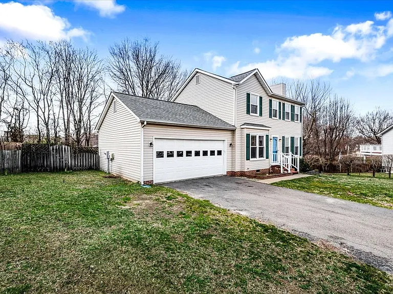 10704 Live Oak Ct — Photo 3