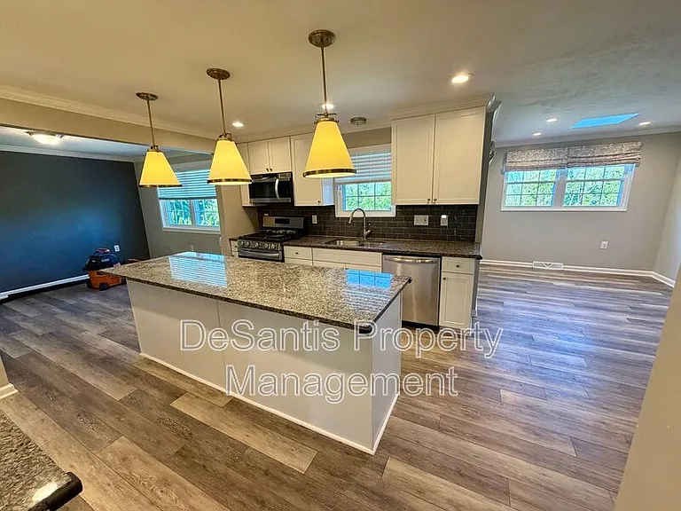 5043 Julia Ln — Photo 13