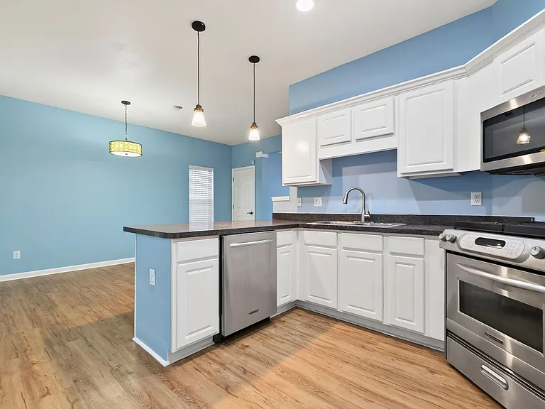 5495 Hampton Ct — Photo 11