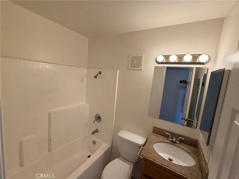1212 Termino Ave #303 — Photo 11