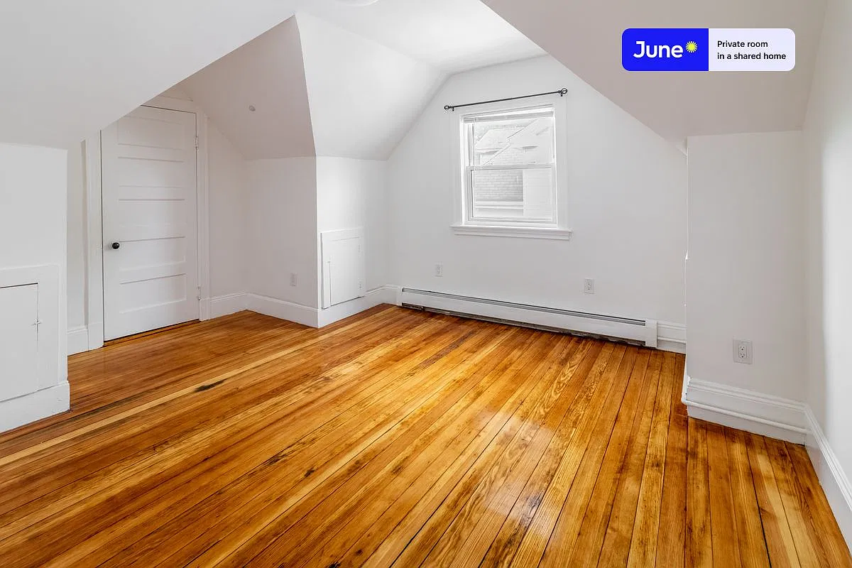 Full bedroom in 7 bed/2 bath home in Brighton #1263 G — Photo 2