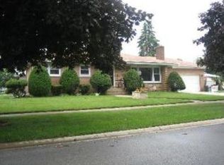 7635 N Nora Ave, Niles, IL 60714