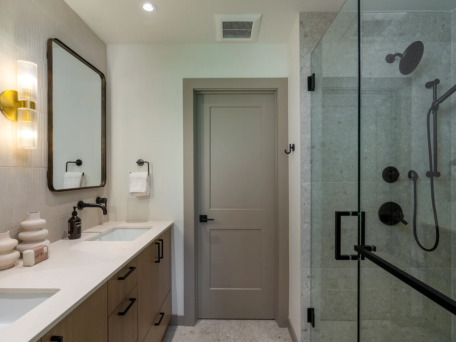317 North River Street - 2 — Photo 4